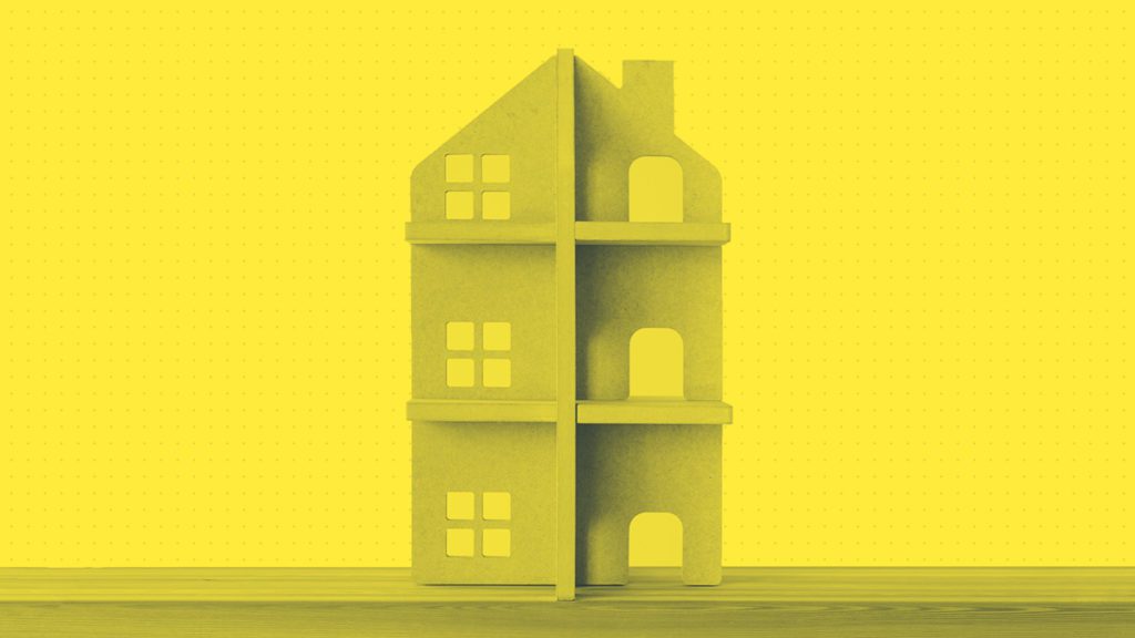 What are the Differences Between Open-End and Closed-End Real Estate Funds?